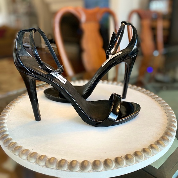 Steve Madden Womens Stecy  Black Patent Leather Heeled Shoes 
Size 7.5 M - Picture 6 of 9